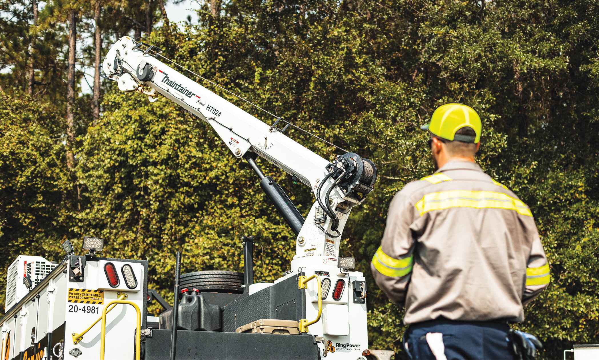 How Service Cranes Keep Utility and Construction Fleets Moving